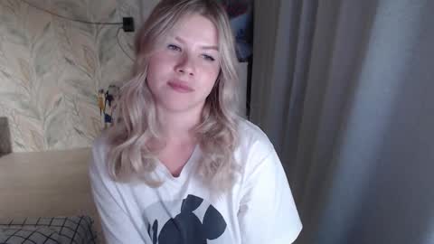 Snapshot of melissa__ray chatting on September 28, 5:40 pm Melissa Ray online show from September 28, 5:40 pm