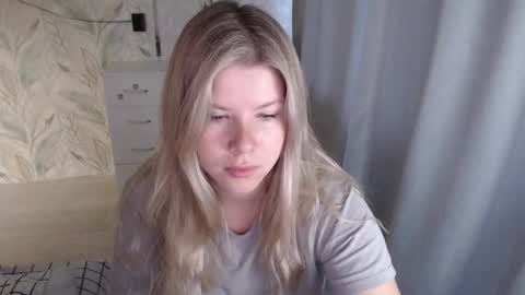 Snapshot of melissa__ray chatting on October 6, 2:42 am Melissa Ray online show from October 6, 2:42 am