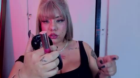 Snapshot of melissa_adamsxxx chatting on June 3, 2:33 pm Lissa online show from June 3, 2:33 pm