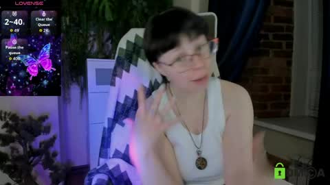 Snapshot of melissa_wells chatting on June 4, 10:16 pm Melissa online show from June 4, 10:16 pm