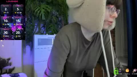Melissa online show from July 25, 9:01 pm