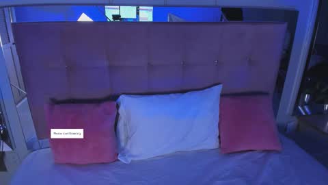 M E L I S S A  online show from January 9, 11:57 am