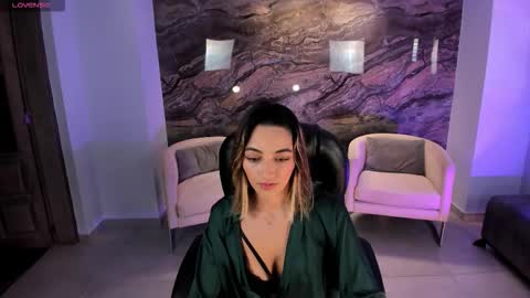 Snapshot of melissamoore_ chatting on November 2, 2:47 am Call me Meli online show from November 2, 2:47 am