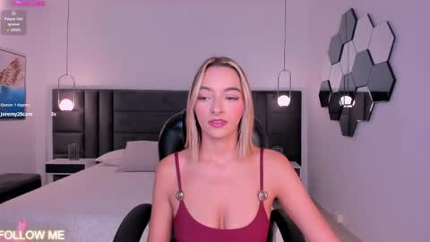 Snapshot of melissamoore_ chatting on May 31, 10:00 am Call me Meli online show from May 31, 10:00 am