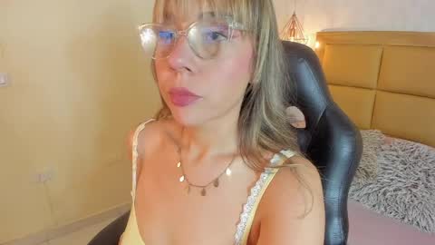 Snapshot of melissarouge chatting on May 22, 7:30 pm online show from May 22, 7:30 pm