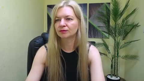 Snapshot of melissatylerbb chatting on July 8, 5:12 am Melissa online show from July 8, 5:12 am