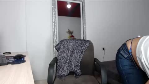 Snapshot of melissazaens chatting on December 2, 1:25 am melissazaens online show from December 2, 1:25 am