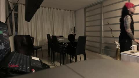 Snapshot of melkkor chatting on November 17, 11:10 pm Melkkor Independient Model online show from November 17, 11:10 pm