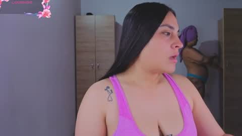 Snapshot of mellani_luod chatting on August 2, 3:27 am Mellani online show from August 2, 3:27 am