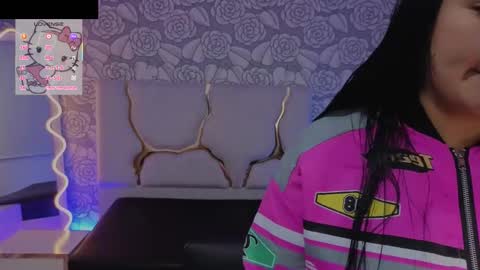 Snapshot of mellani_tay chatting on November 5, 3:06 am Mellani online show from November 5, 3:06 am