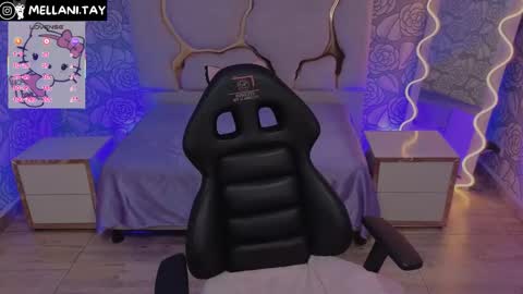 Snapshot of mellani_tay chatting on December 3, 3:14 am Mellani online show from December 3, 3:14 am