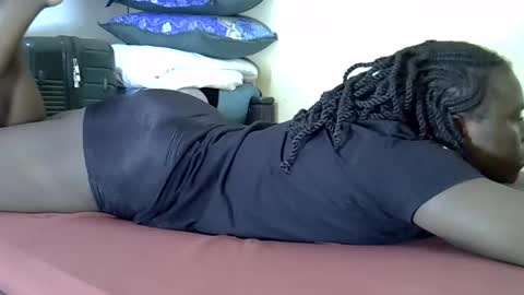 Snapshot of mellanine_ebony chatting on June 7, 9:02 am mellanine_ebony online show from June 7, 9:02 am