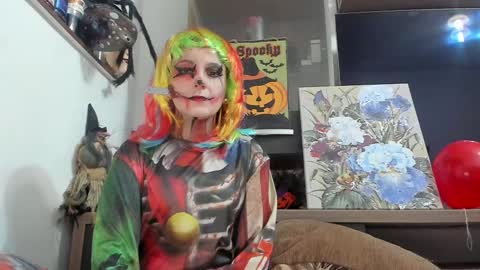 Snapshot of mellbell_ chatting on October 31, 7:59 pm MellyMell online show from October 31, 7:59 pm