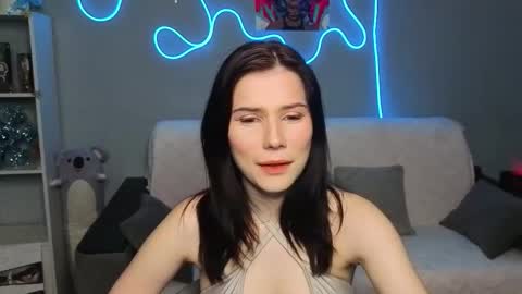 mellhyees online show from February 15, 5:31 pm