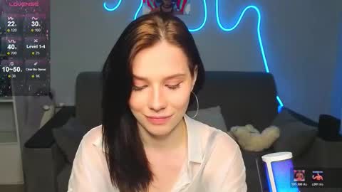 mellhyees online show from March 14, 6:02 pm