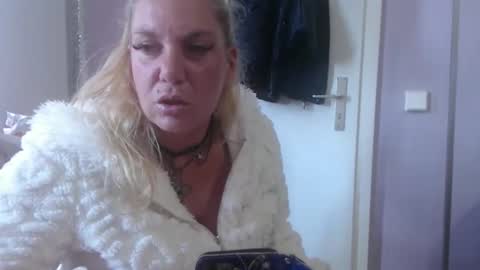 Snapshot of melli23 chatting on June 9, 1:45 pm Melli online show from June 9, 1:45 pm