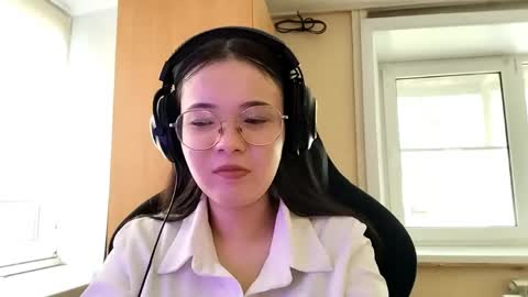 Snapshot of mellieyamazaki chatting on June 1, 9:55 am mellieyamazaki online show from June 1, 9:55 am