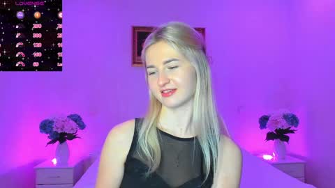 Snapshot of mellina_tey chatting on December 5, 10:23 pm Mellina online show from December 5, 10:23 pm