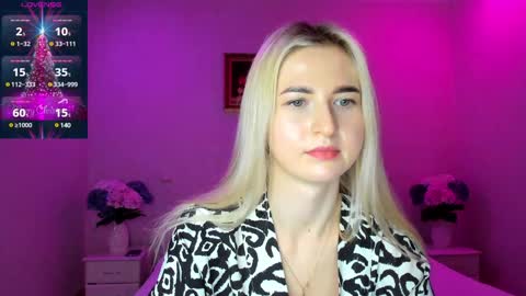 Snapshot of mellina_tey chatting on December 10, 12:17 am Mellina online show from December 10, 12:17 am