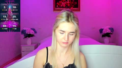 Snapshot of mellina_tey chatting on December 11, 11:00 pm Mellina online show from December 11, 11:00 pm
