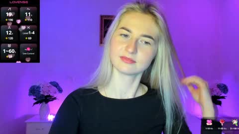 Snapshot of mellina_tey chatting on December 12, 11:47 pm Mellina online show from December 12, 11:47 pm