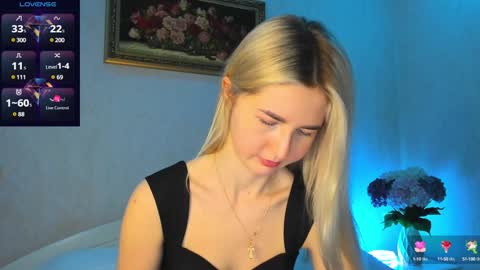 Snapshot of mellina_tey chatting on December 18, 12:10 am Mellina online show from December 18, 12:10 am