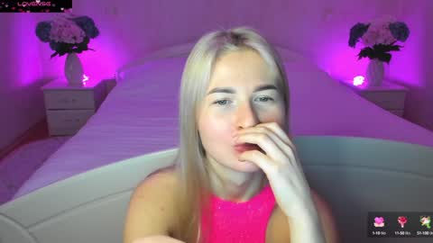 Snapshot of mellina_tey chatting on December 21, 10:19 pm Mellina online show from December 21, 10:19 pm