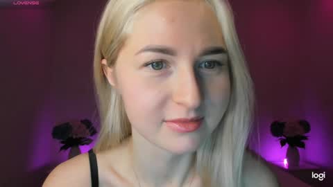 Snapshot of mellina_tey chatting on December 28, 11:05 pm Mellina online show from December 28, 11:05 pm