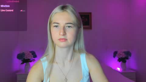 Snapshot of mellina_tey chatting on January 3, 10:29 pm Mellina online show from January 3, 10:29 pm