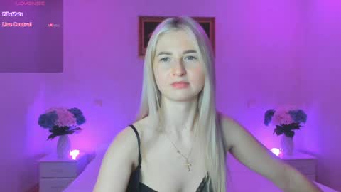 Snapshot of mellina_tey chatting on January 4, 1:31 am Mellina online show from January 4, 1:31 am
