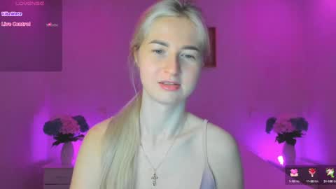 Snapshot of mellina_tey chatting on January 4, 8:16 pm Mellina online show from January 4, 8:16 pm