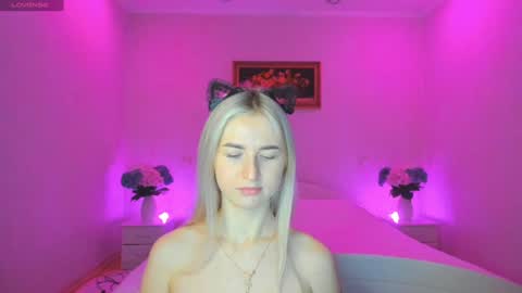 Snapshot of mellina_tey chatting on January 4, 11:17 pm Mellina online show from January 4, 11:17 pm
