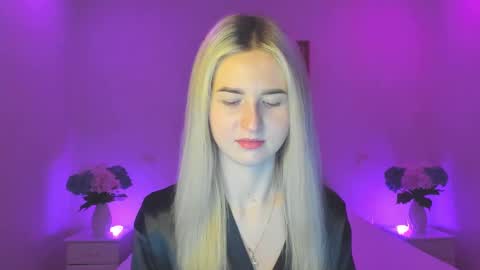 Snapshot of mellina_tey chatting on February 20, 10:26 pm Mellina online show from February 20, 10:26 pm