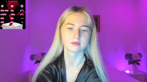 Snapshot of mellina_tey chatting on March 3, 9:05 pm Mellina online show from March 3, 9:05 pm