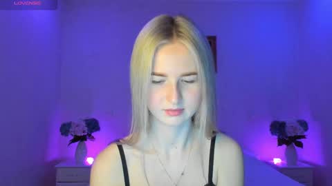 Snapshot of mellina_tey chatting on March 7, 8:00 pm Mellina online show from March 7, 8:00 pm