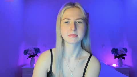 Snapshot of mellina_tey chatting on March 10, 10:02 pm Mellina online show from March 10, 10:02 pm
