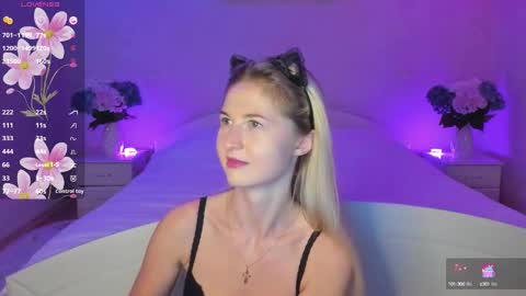 Snapshot of mellina_tey chatting on September 16, 6:31 pm Mellina online show from September 16, 6:31 pm