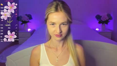 Snapshot of mellina_tey chatting on September 18, 6:43 pm Mellina online show from September 18, 6:43 pm