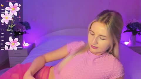 Snapshot of mellina_tey chatting on September 23, 7:06 pm Mellina online show from September 23, 7:06 pm