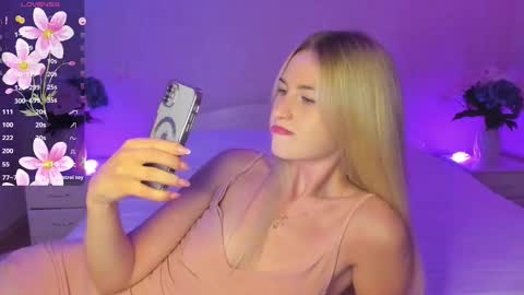 Snapshot of mellina_tey chatting on September 25, 9:07 pm Mellina online show from September 25, 9:07 pm