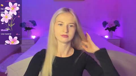 Snapshot of mellina_tey chatting on October 6, 7:11 pm Mellina online show from October 6, 7:11 pm