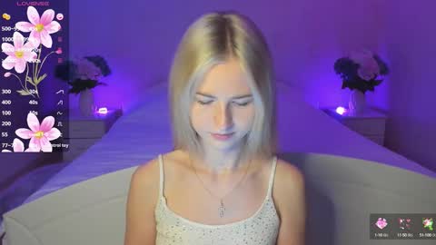 Snapshot of mellina_tey chatting on October 16, 6:53 pm Mellina online show from October 16, 6:53 pm