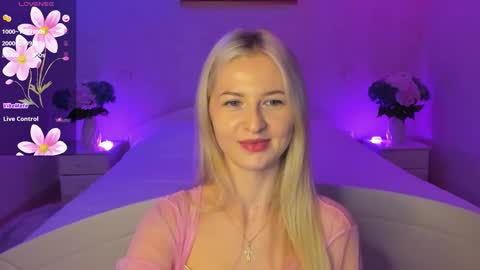 Snapshot of mellina_tey chatting on October 24, 9:44 pm Mellina online show from October 24, 9:44 pm