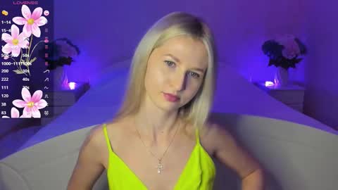 Snapshot of mellina_tey chatting on November 4, 7:02 pm Mellina online show from November 4, 7:02 pm