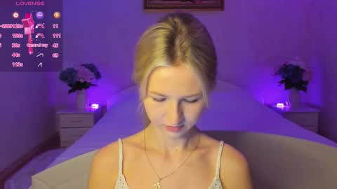 Snapshot of mellina_tey chatting on November 21, 6:17 pm Mellina online show from November 21, 6:17 pm