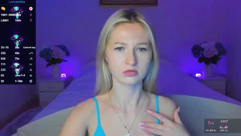Snapshot of mellina_tey chatting on November 28, 7:49 pm Mellina online show from November 28, 7:49 pm