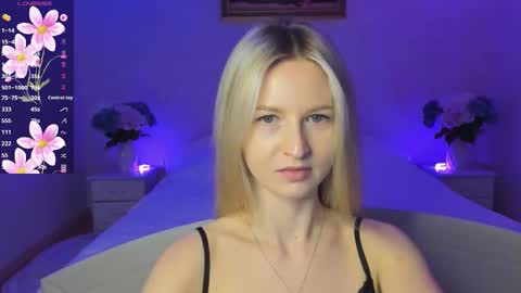 Snapshot of mellina_tey chatting on December 14, 8:13 pm Mellina online show from December 14, 8:13 pm