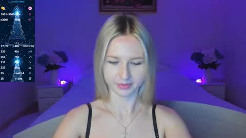 Snapshot of mellina_tey chatting on December 15, 7:40 pm Mellina online show from December 15, 7:40 pm