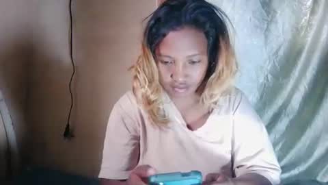 Snapshot of mellissia02 chatting on May 15, 5:47 am mellissa online show from May 15, 5:47 am
