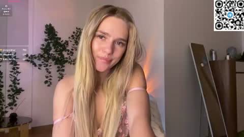 lily Alice online show from July 28, 4:39 pm